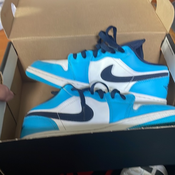 Nike Jordan 1 low UNC - Picture 3 of 4
